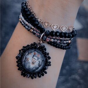 Frida kahlo Elegant Black and Beaded & golden hearts Bracelet Set